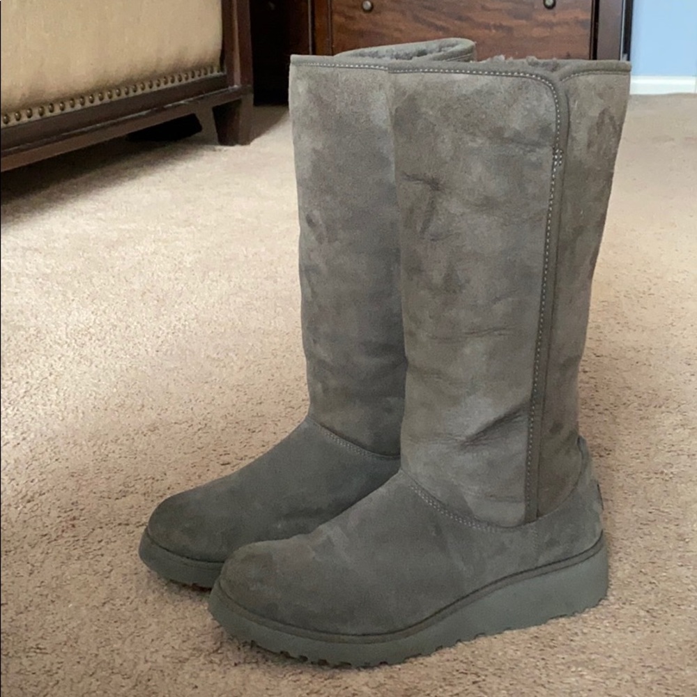 Tall gray Uggs Size 8